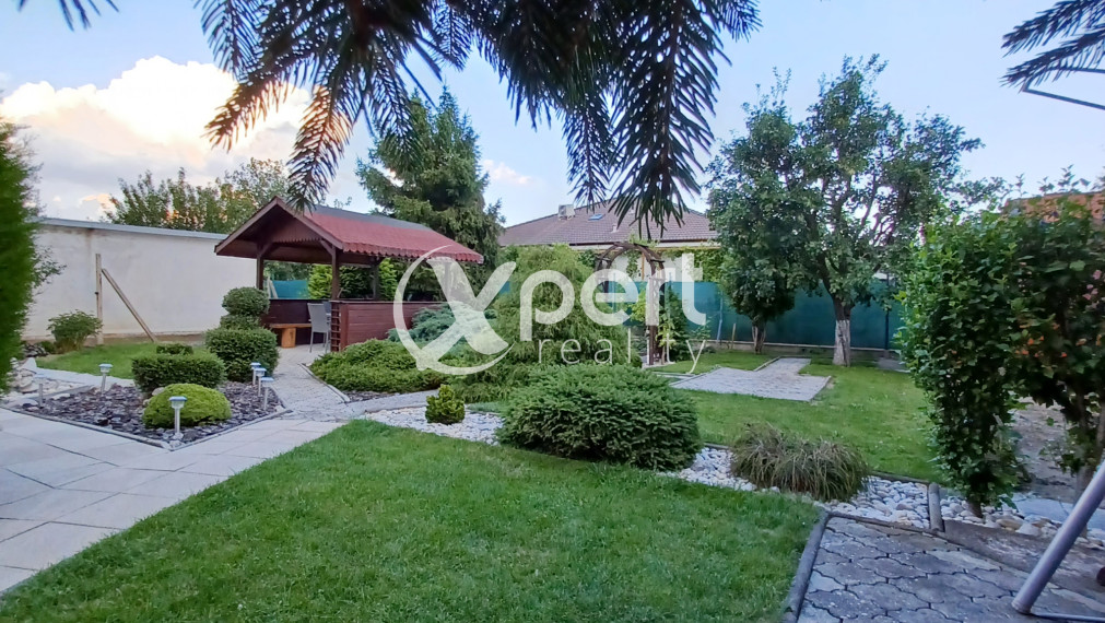 PREDAJ - Veľkorysý 5 izbový rodinný dom v Slovenskom Grobe