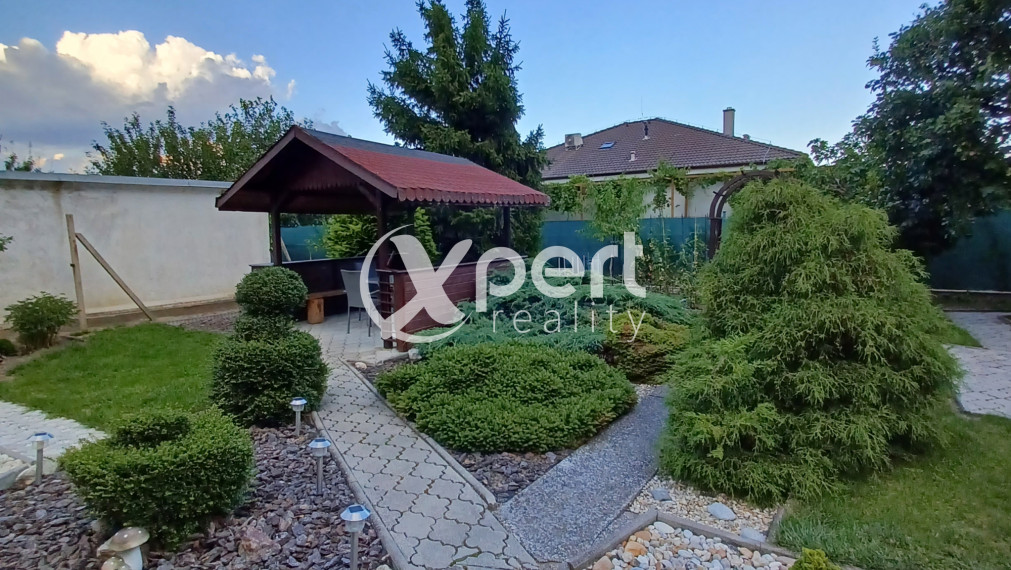 PREDAJ - Veľkorysý 5 izbový rodinný dom v Slovenskom Grobe