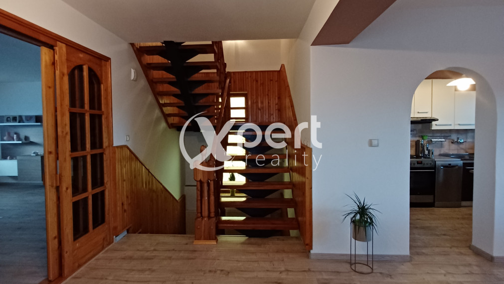 PREDAJ - Veľkorysý 5 izbový rodinný dom v Slovenskom Grobe