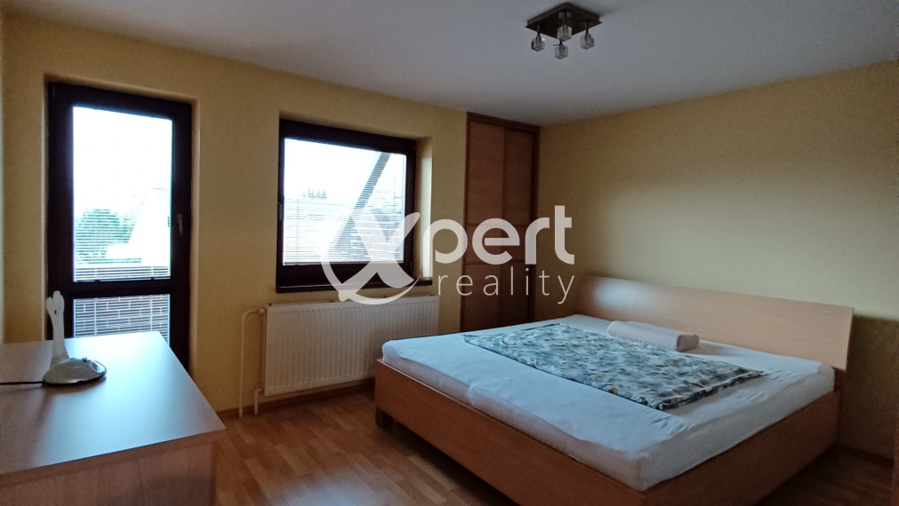 PREDAJ - Veľkorysý 5 izbový rodinný dom v Slovenskom Grobe