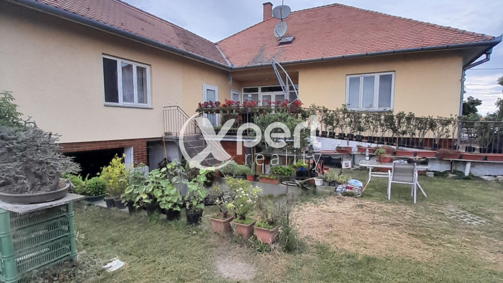 Predaj dvojgeneračný Rodinný dom s 774m2 pozemkom v Šamoríne