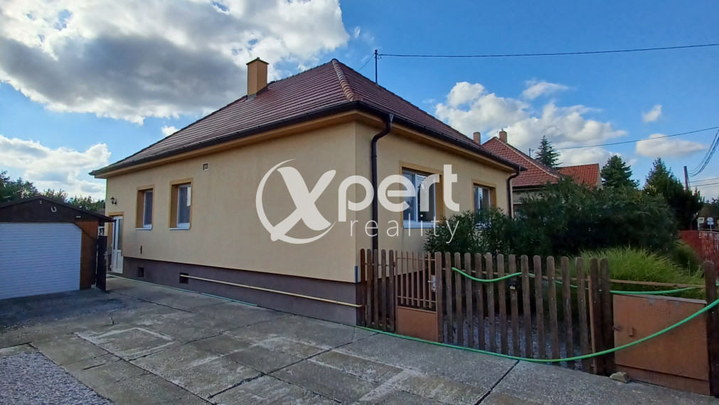 PREDAJ - priestranný 3-izbový rodinný dom s veľkým pozemkom v obci Kvetoslavov