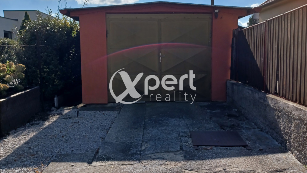 PREDAJ - priestranný 3-izbový rodinný dom s veľkým pozemkom v obci Kvetoslavov