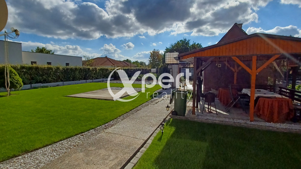 PREDAJ - priestranný 3-izbový rodinný dom s veľkým pozemkom v obci Kvetoslavov