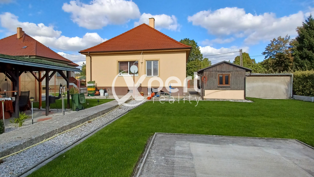 PREDAJ - priestranný 3-izbový rodinný dom s veľkým pozemkom v obci Kvetoslavov