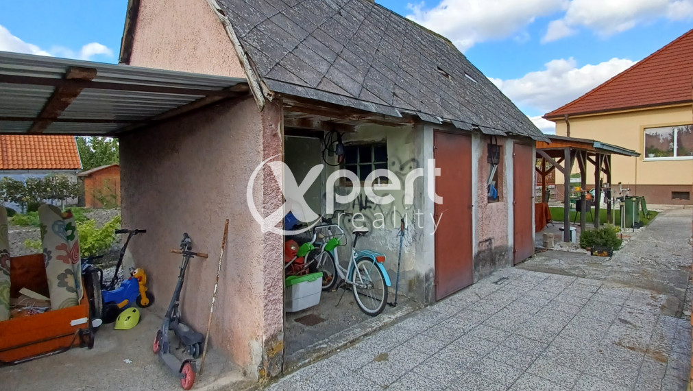 PREDAJ - priestranný 3-izbový rodinný dom s veľkým pozemkom v obci Kvetoslavov