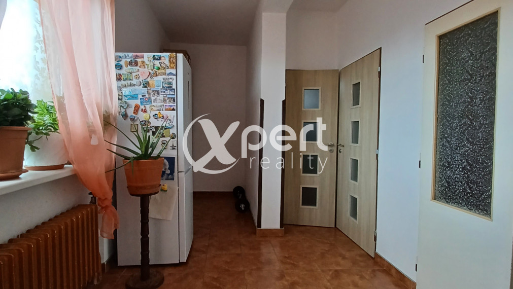 PREDAJ - priestranný 3-izbový rodinný dom s veľkým pozemkom v obci Kvetoslavov