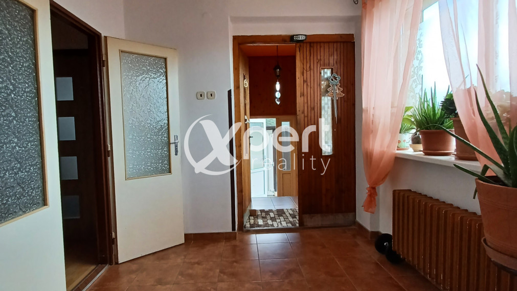 PREDAJ - priestranný 3-izbový rodinný dom s veľkým pozemkom v obci Kvetoslavov