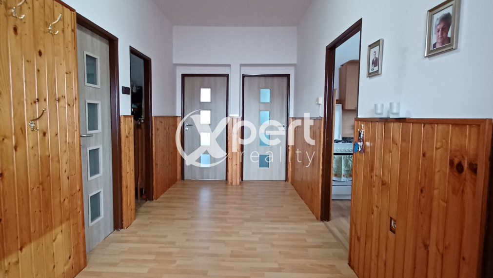 PREDAJ - priestranný 3-izbový rodinný dom s veľkým pozemkom v obci Kvetoslavov