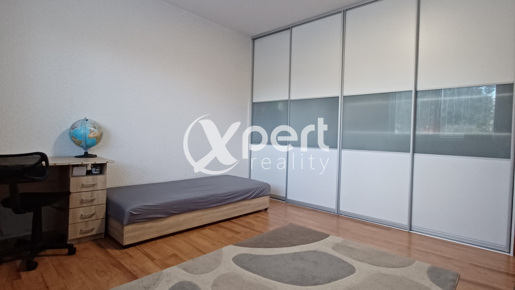 PREDAJ - priestranný 3-izbový rodinný dom s veľkým pozemkom v obci Kvetoslavov