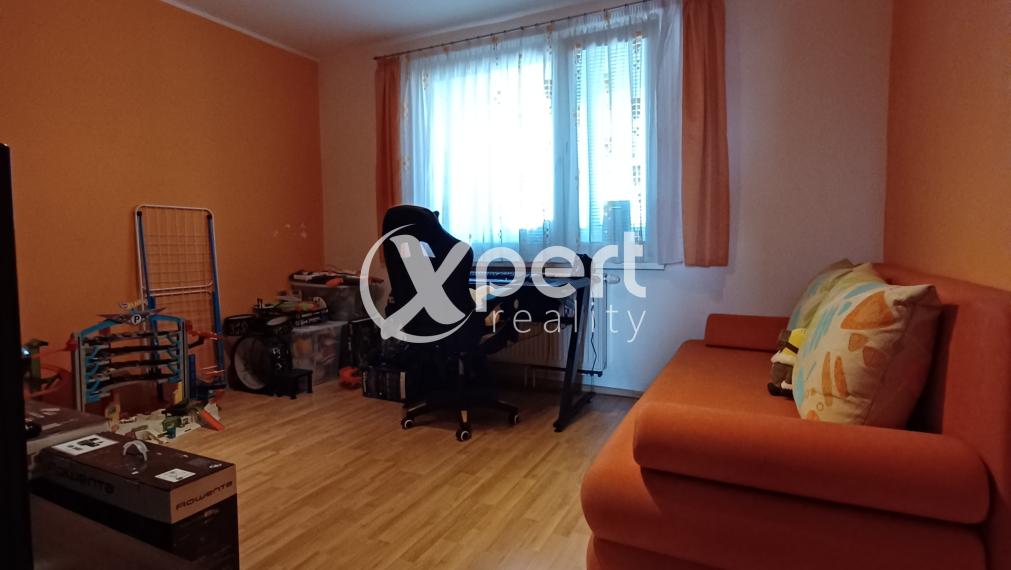 PREDAJ - priestranný 3-izbový byt s loggiou v Šamoríne, Čilistovská ulica