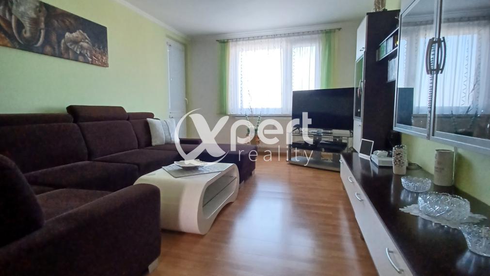 PREDAJ - priestranný 3-izbový byt s loggiou v Šamoríne, Čilistovská ulica