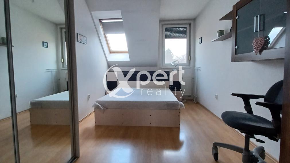 PRENÁJOM - 4i veľkometrážny byt so zariadením v  Gabčíkove