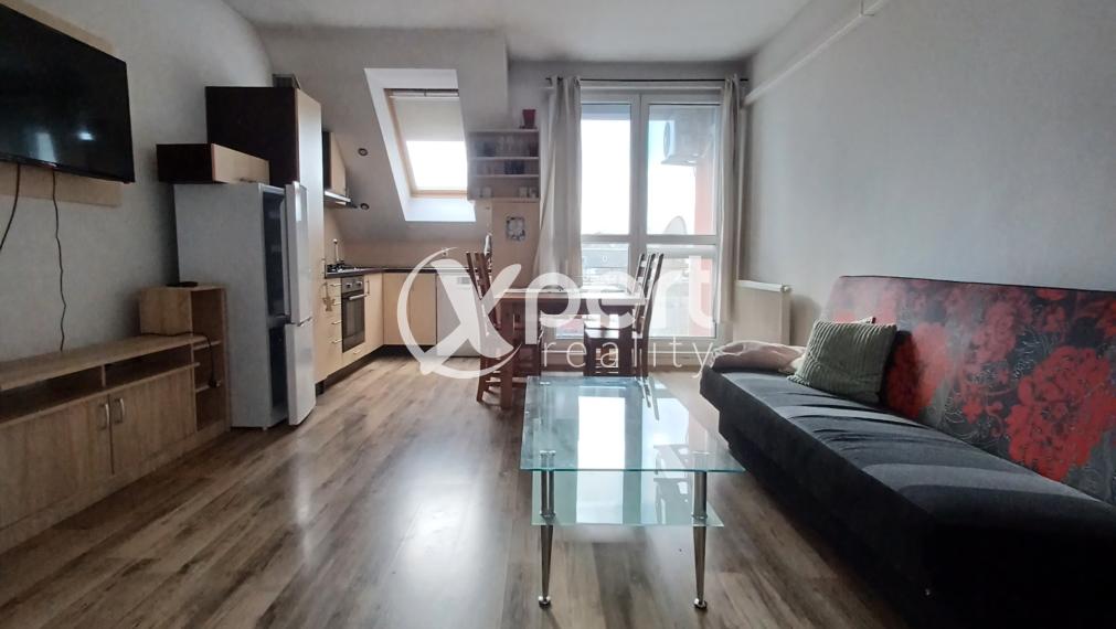 PRENÁJOM - 4i veľkometrážny byt so zariadením v  Gabčíkove