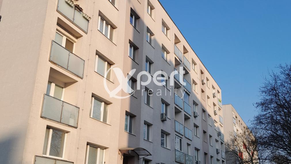 Pripravujeme - Predaj veľký 1i byt v pôvodnom stave v Šamoríne na Čilistovskej ul.