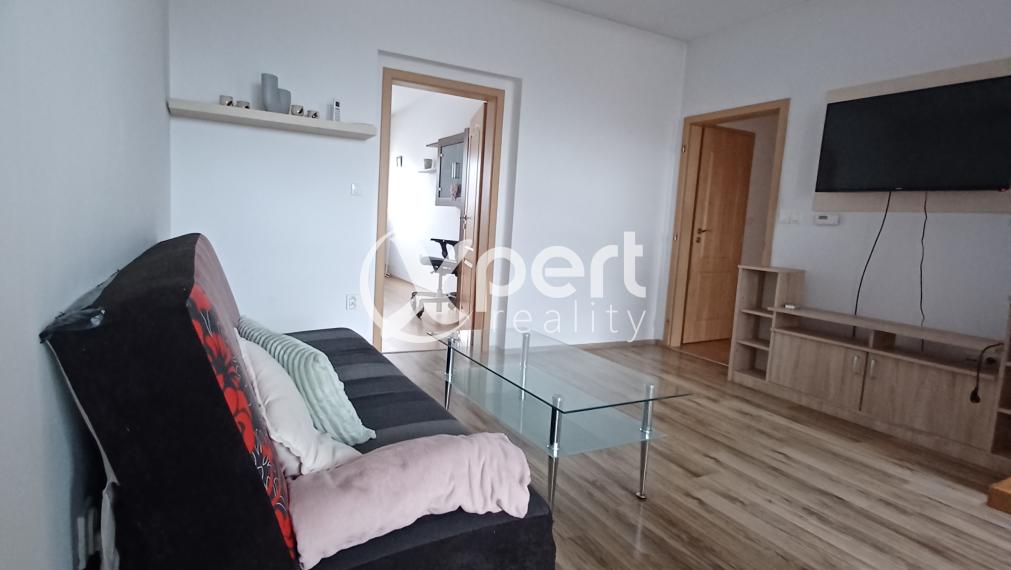 PREDAJ - 4-izbový byt s loggiou v centre Gabčíkova – Školská ulica