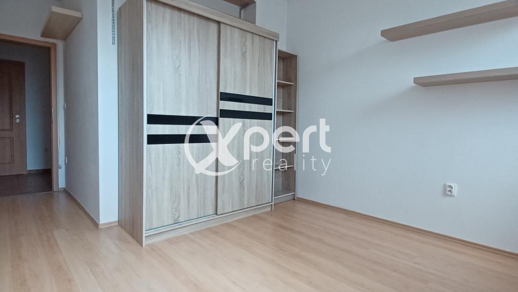 PREDAJ - 4-izbový byt s loggiou v centre Gabčíkova – Školská ulica