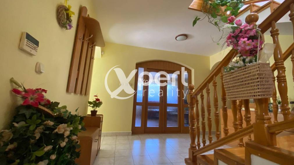 ZNÍŽENÁ CENA.NA PREDAJ RODINNÝ DOM PRIAMO V CENTRE