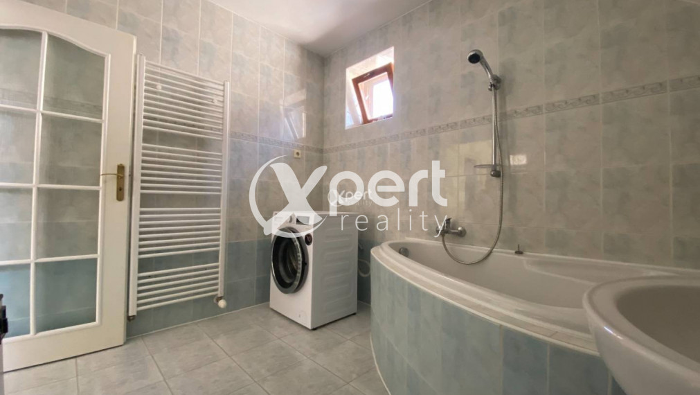 ZNÍŽENÁ CENA.NA PREDAJ RODINNÝ DOM PRIAMO V CENTRE