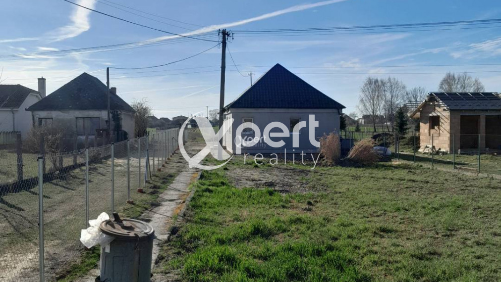 Predaj stavebný pozemok 454m2 v obci Baka okres DS. 