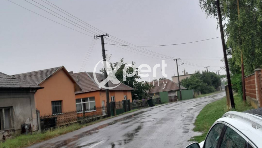 Predaj stavebný pozemok so starým rodinným domom v obciTekovské Lužany