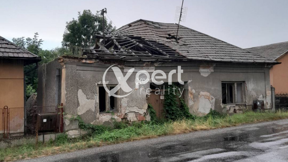 Predaj stavebný pozemok so starým rodinným domom v obciTekovské Lužany