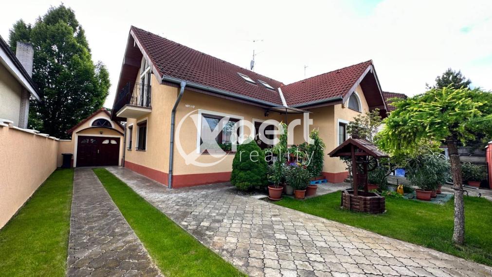 ZNÍŽENÁ CENA. Krásny rodinný dom priamo v centre na predaj