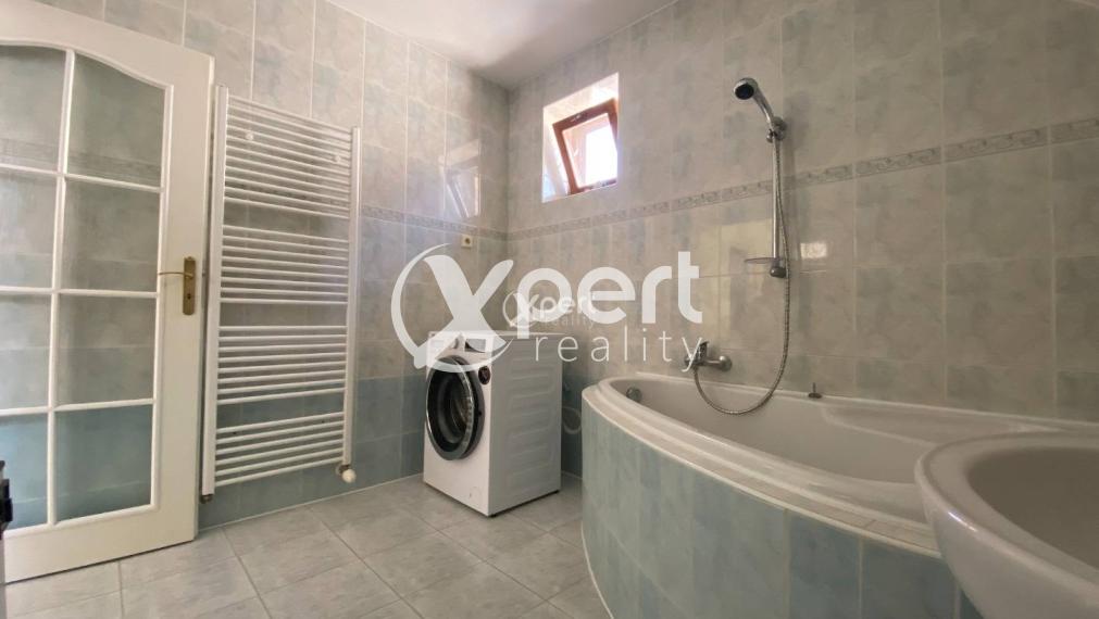 ZNÍŽENÁ CENA. Krásny rodinný dom priamo v centre na predaj