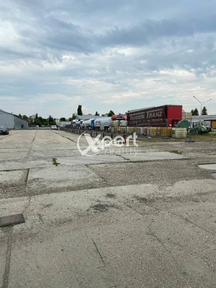 Spevnené plochy, garáže, parkoviská na prenájom v meste Galanta