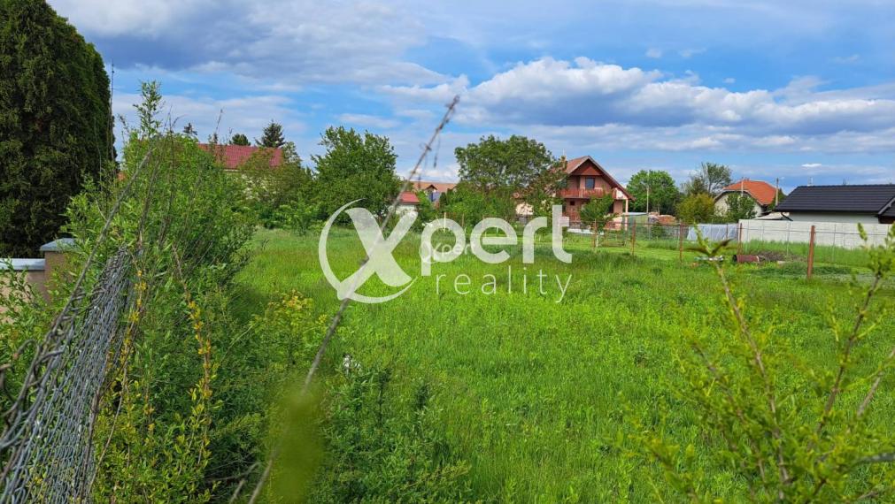 Stavebný pozemok v slepej ulici HORNÁ POTOŇ