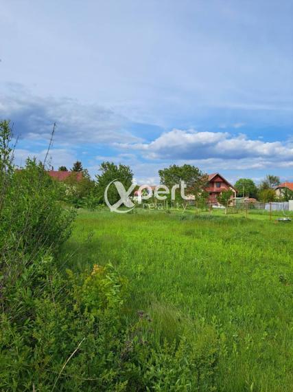 Stavebný pozemok v slepej ulici HORNÁ POTOŇ