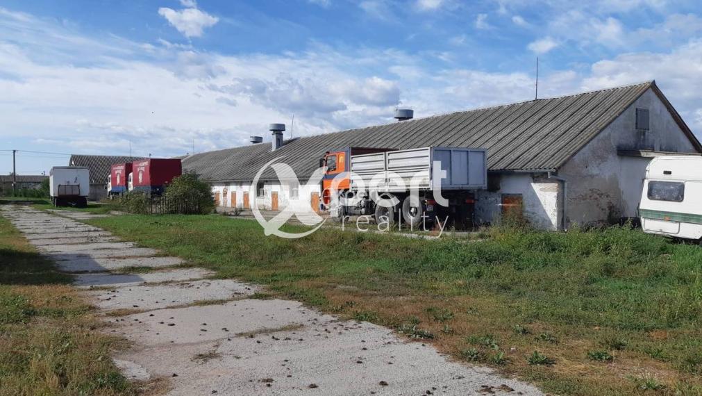 VEĽKÝ POZEMOK - Podnikateľský účely so stavbami