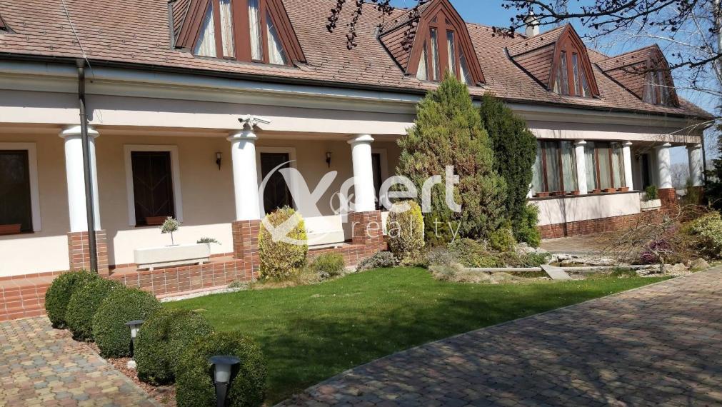 Predaj - PENZIÓN vo vyhľadávanej lokalite 2 km.od cesty R7 Holice