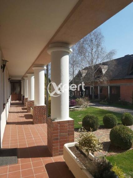 Predaj - PENZIÓN vo vyhľadávanej lokalite 2 km.od cesty R7 Holice