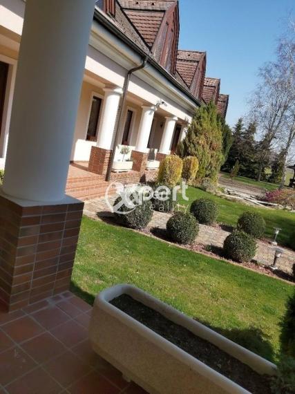 Predaj - PENZIÓN vo vyhľadávanej lokalite 2 km.od cesty R7 Holice