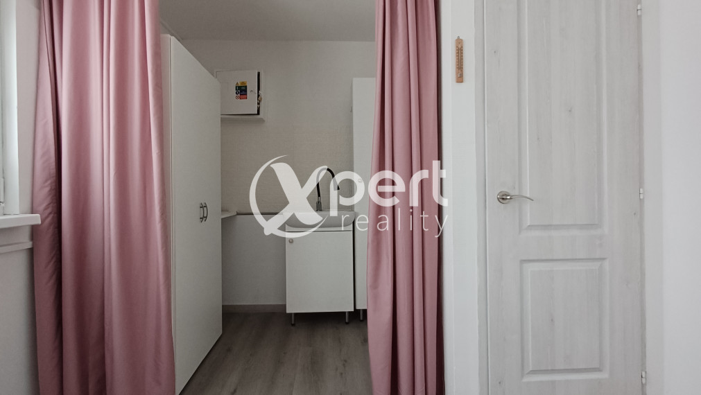 PRENÁJOM - obchodný priestor v širšom centre Dunajskej Stredy