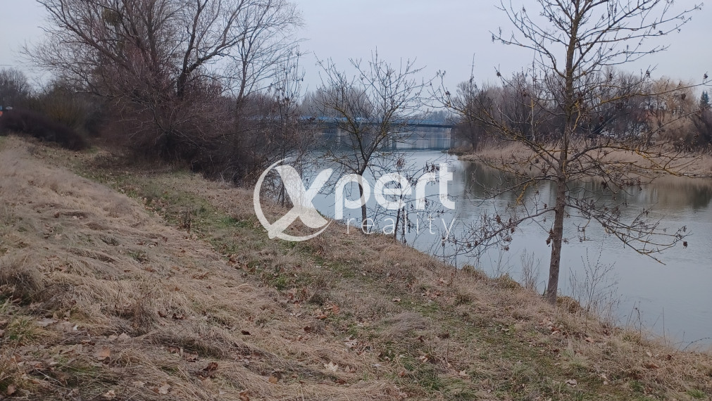 Rekreačné pozemky na brehu Malého Dunaja, Jahodná