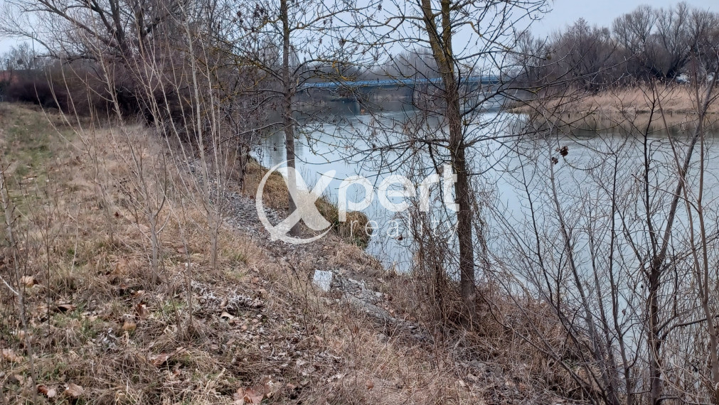 Rekreačné pozemky na brehu Malého Dunaja, Jahodná