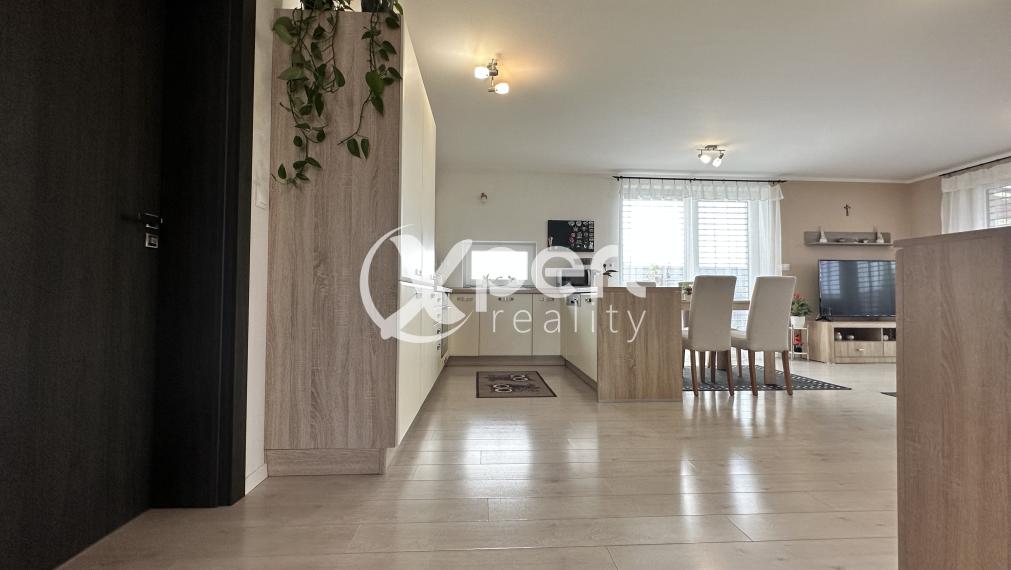 KRÁSNY DOM S MNOHÝMI BENEFITMI NA PREDAJ