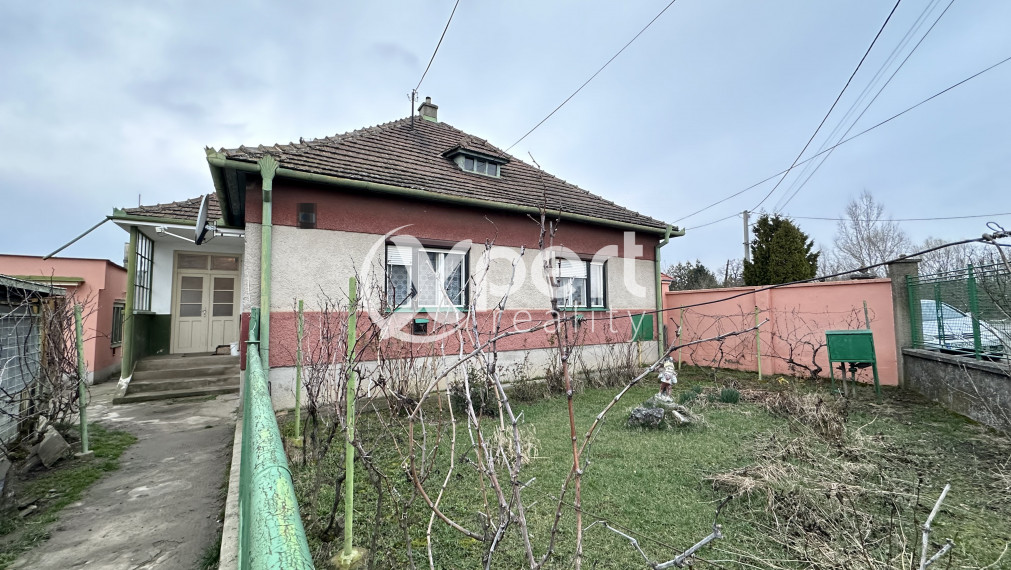 Znížená cena. Rodinný dom na predaj v obci Topoľnica