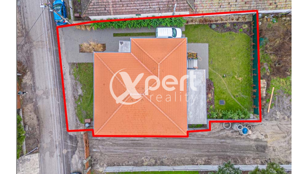 4 IZBOVÝ RODINNÝ DOM S TERASOU A PIVNICOU