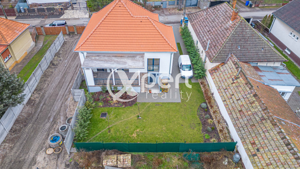 4 IZBOVÝ RODINNÝ DOM S TERASOU A PIVNICOU