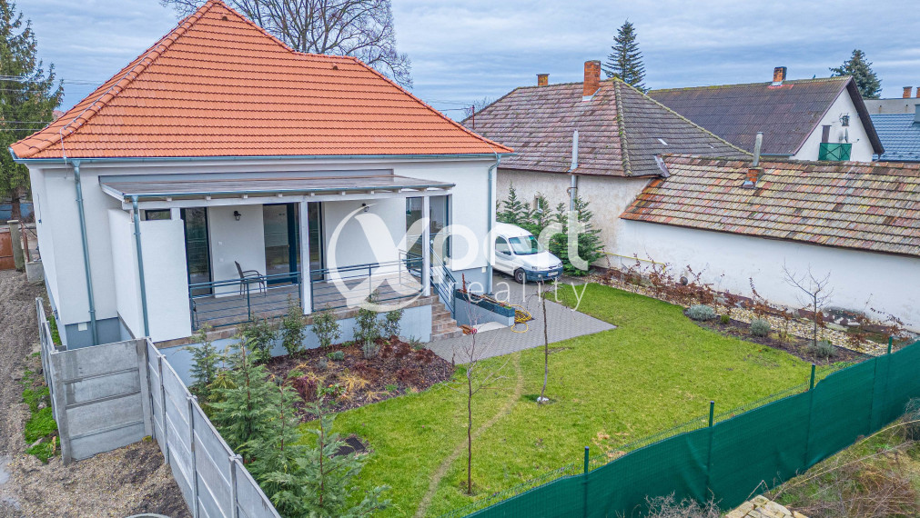 4 IZBOVÝ RODINNÝ DOM S TERASOU A PIVNICOU