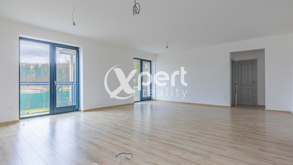 4 IZBOVÝ RODINNÝ DOM S TERASOU A PIVNICOU