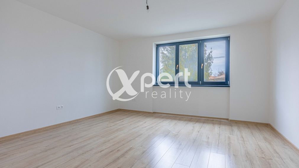 4 IZBOVÝ RODINNÝ DOM S TERASOU A PIVNICOU