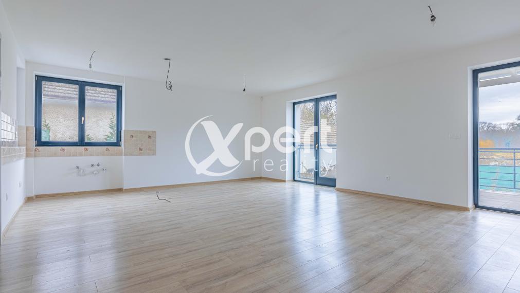 4 IZBOVÝ RODINNÝ DOM S TERASOU A PIVNICOU