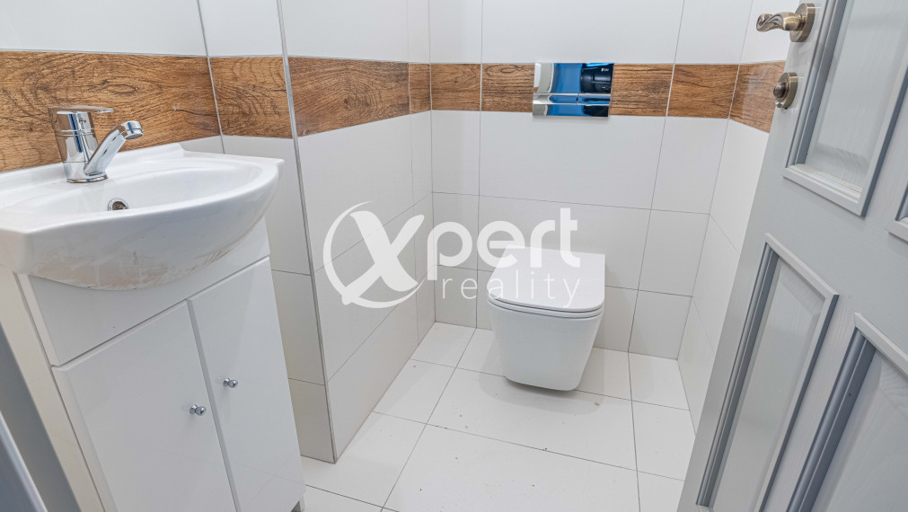 4 IZBOVÝ RODINNÝ DOM S TERASOU A PIVNICOU