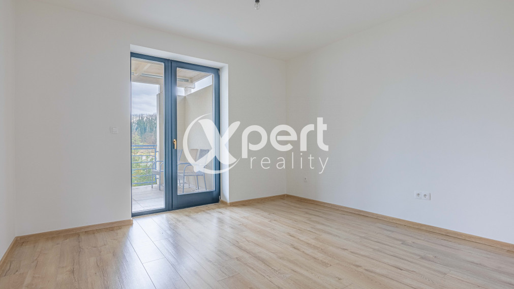 4 IZBOVÝ RODINNÝ DOM S TERASOU A PIVNICOU