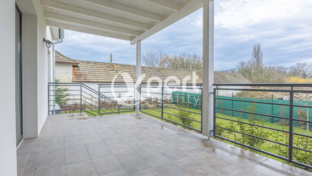 4 IZBOVÝ RODINNÝ DOM S TERASOU A PIVNICOU