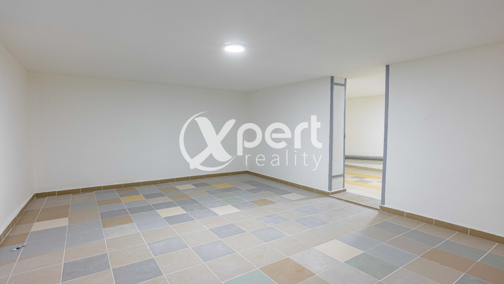 4 IZBOVÝ RODINNÝ DOM S TERASOU A PIVNICOU